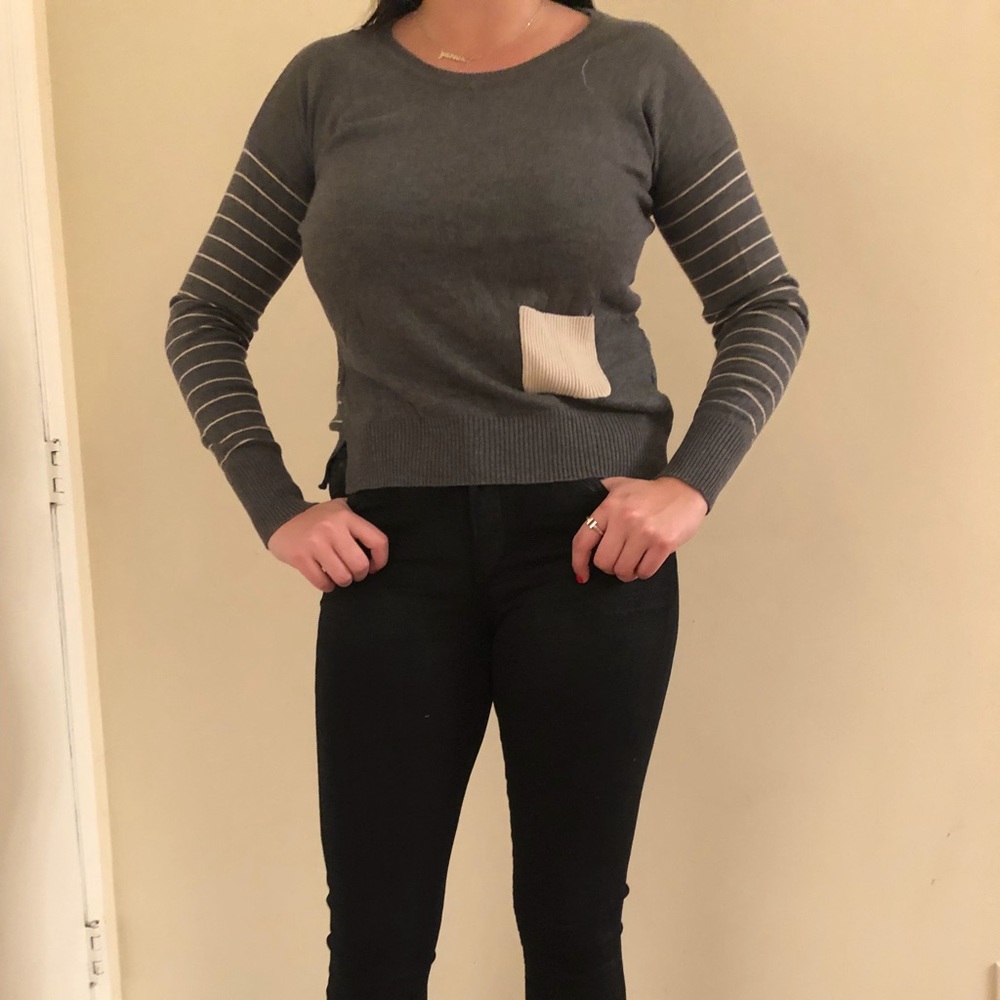 Fitted Yoon Grey and White Sweater (Size M)
